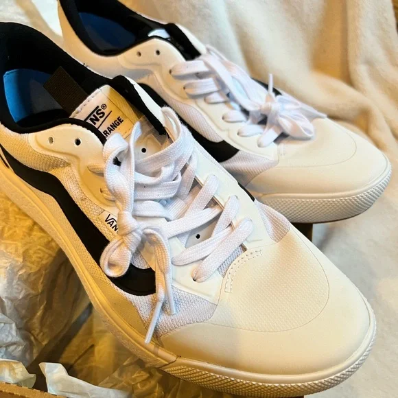 🖤SOLD🖤 Vans UltraRange EXO Sneaker WHITE, Size 9.5 Women's / 8 Men'sM - Picture 5 of 12